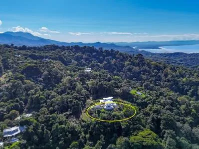Casa con vista al mar, la selva y la montaña en Ojochal | Entorno selvático protegido, photo 5