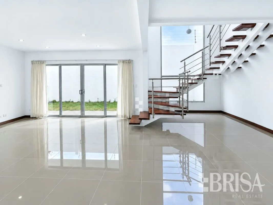 Two-story home in Trejos Montealegre, Escazú, located in a small residential complex of just four homes, featuring two bedrooms, each with its own bathroom, a family room, home office, ...