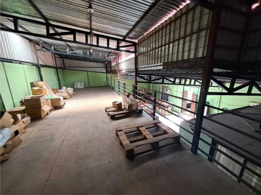 Propiedad bodega, casa, oficinas, áreas verdes en Desamparados
