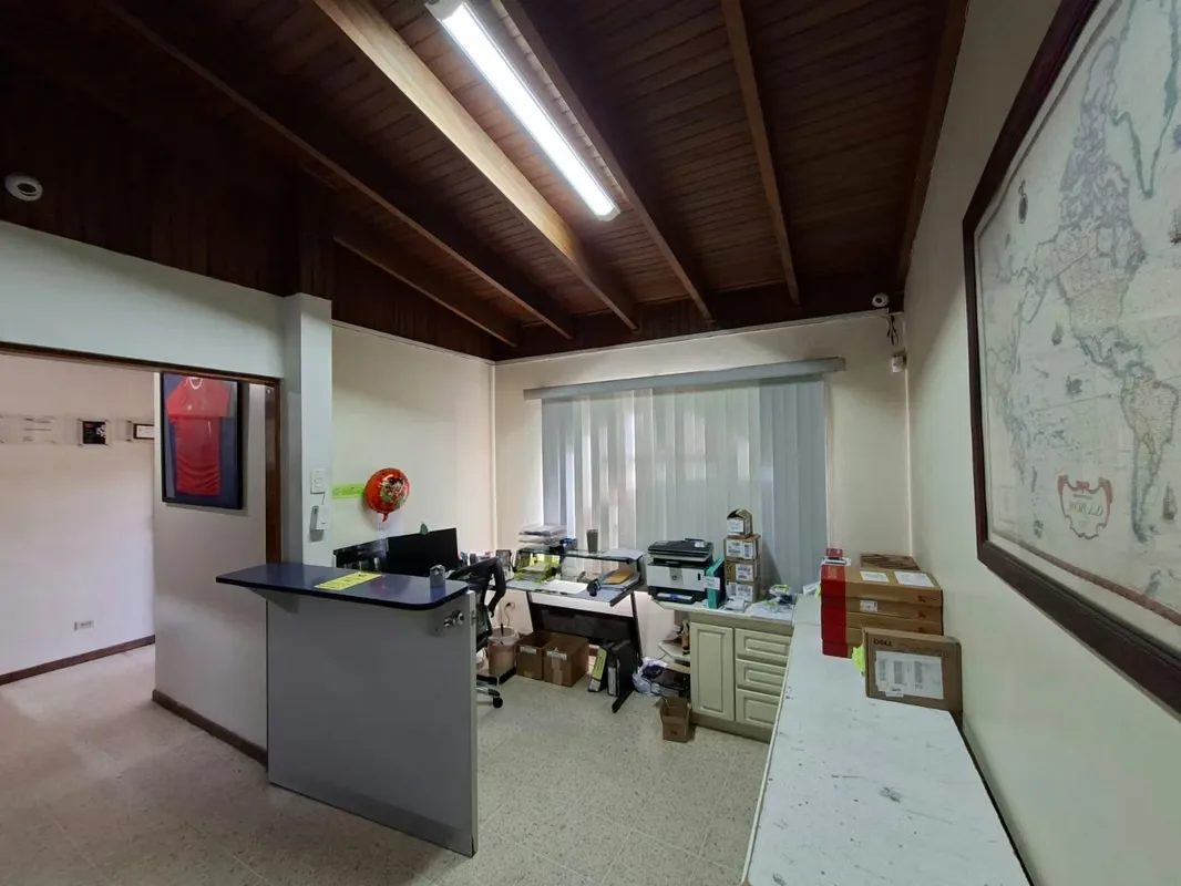 Casa de una sola planta con amplio patio y jardín, estratégicamente ubicada en una zona de alta demanda cerca de La Sabana., photo 8