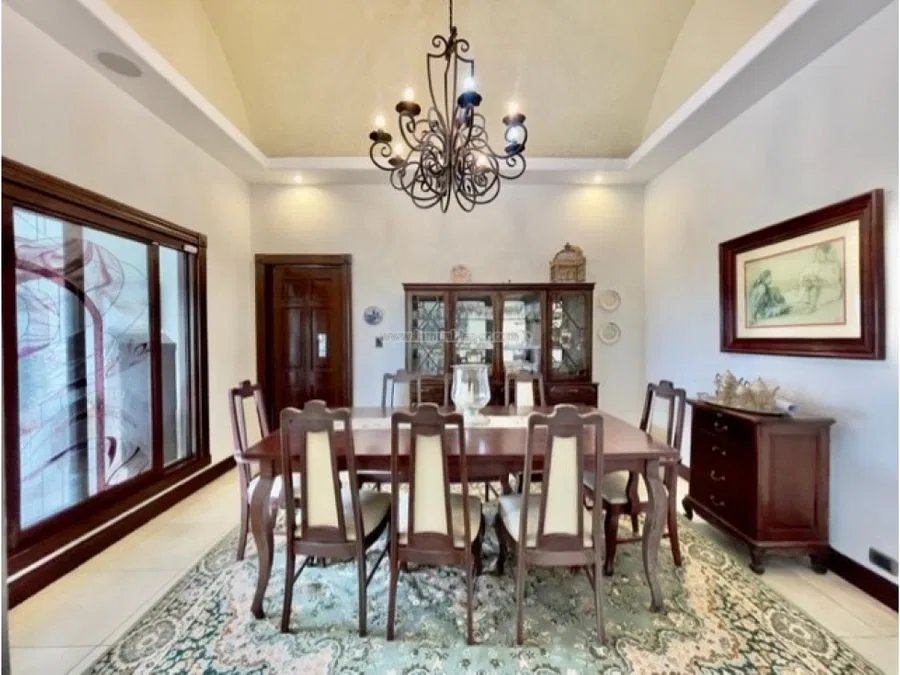 Venta de hermosa y amplia casa en la Guacima