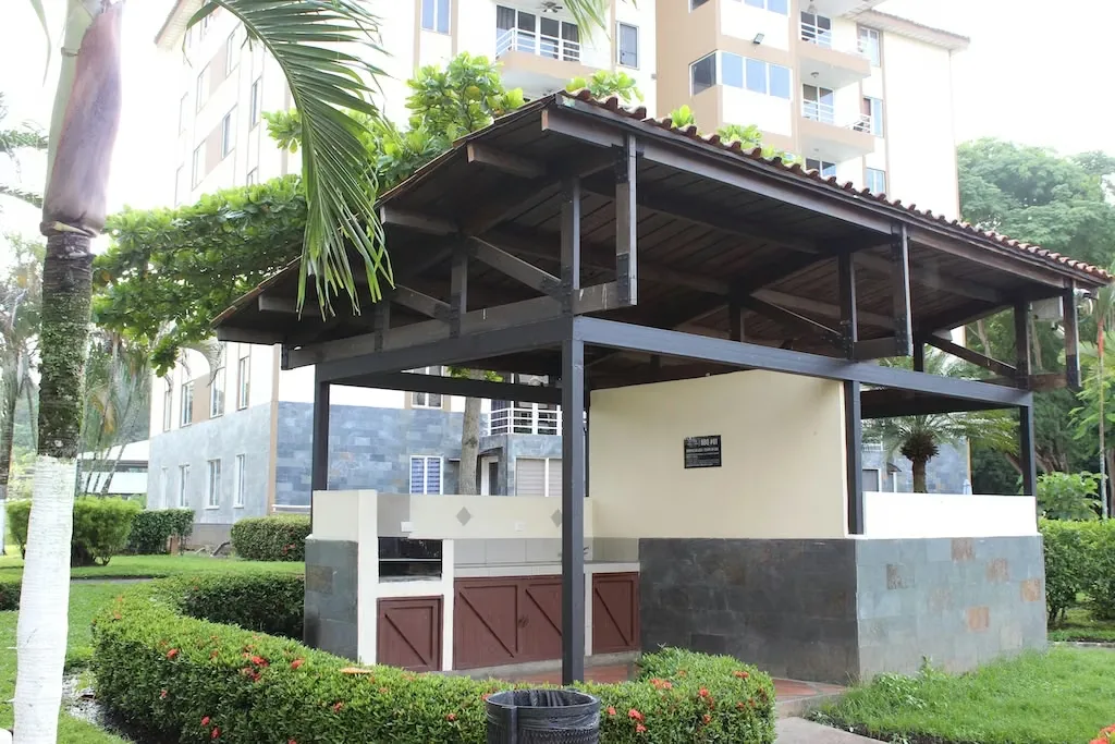 Ideal for investment or weekend getaways; close to restaurants, shops, and businesses. Balcony overlooking the pool and gardens. Features 2 bedrooms, 2 bathrooms, a living-dining area ..., photo 11
