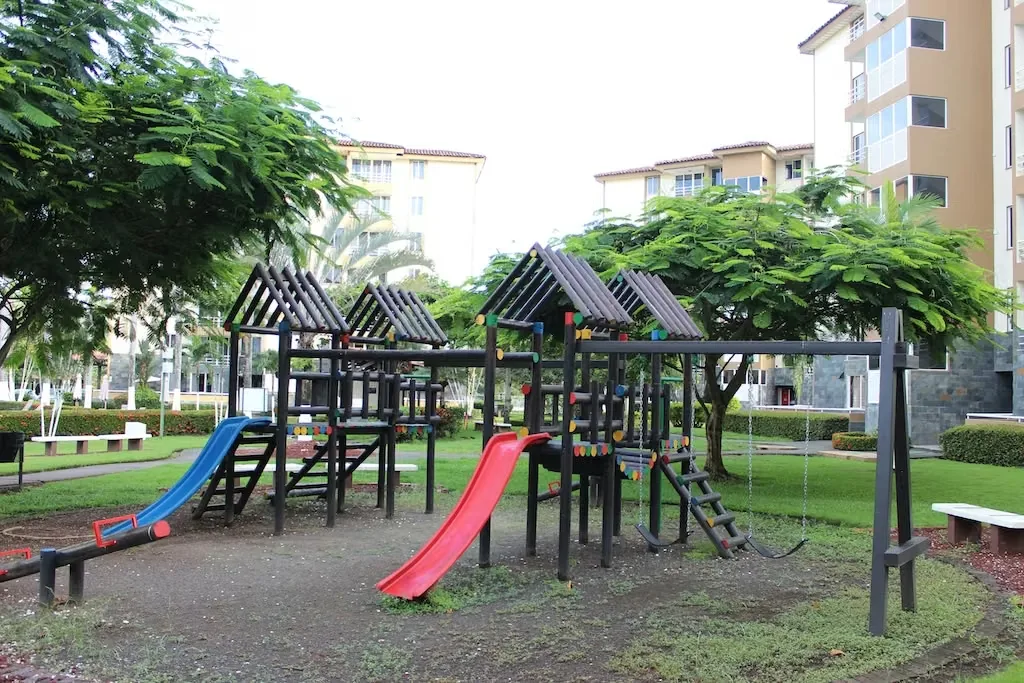 Ideal for investment or weekend getaways; close to restaurants, shops, and businesses. Balcony overlooking the pool and gardens. Features 2 bedrooms, 2 bathrooms, a living-dining area ..., photo 14