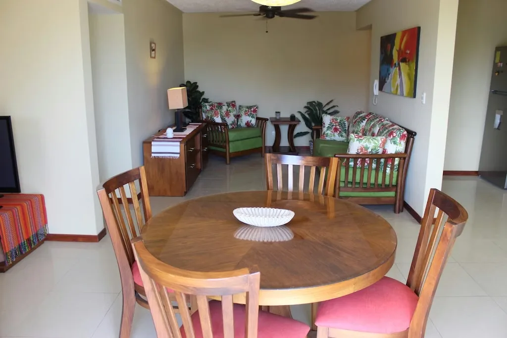 Ideal for investment or weekend getaways; close to restaurants, shops, and businesses. Balcony overlooking the pool and gardens. Features 2 bedrooms, 2 bathrooms, a living-dining area ..., photo 4