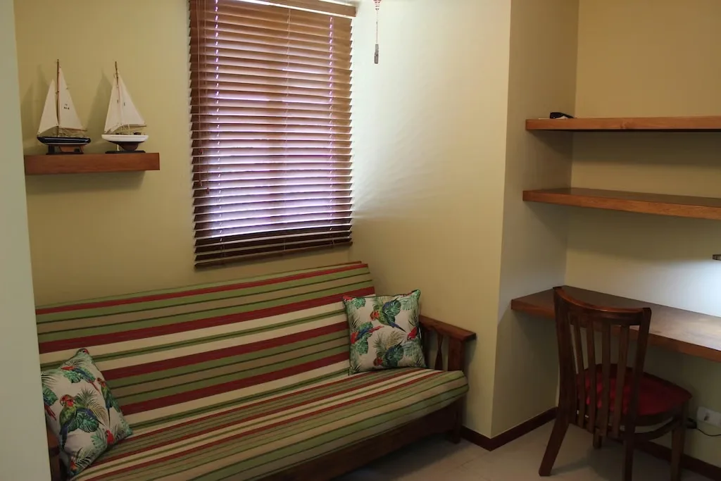 Ideal for investment or weekend getaways; close to restaurants, shops, and businesses. Balcony overlooking the pool and gardens. Features 2 bedrooms, 2 bathrooms, a living-dining area ..., photo 5