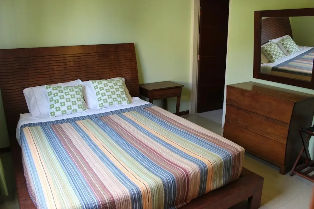 Ideal for investment or weekend getaways; close to restaurants, shops, and businesses. Balcony overlooking the pool and gardens. Features 2 bedrooms, 2 bathrooms, a living-dining area ..., photo 6