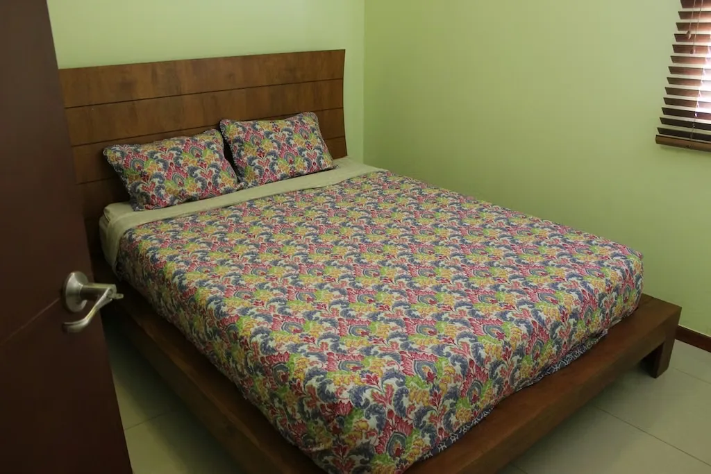 Ideal for investment or weekend getaways; close to restaurants, shops, and businesses. Balcony overlooking the pool and gardens. Features 2 bedrooms, 2 bathrooms, a living-dining area ..., photo 7