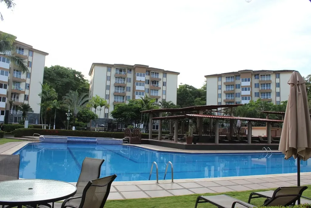Ideal for investment or weekend getaways; close to restaurants, shops, and businesses. Balcony overlooking the pool and gardens. Features 2 bedrooms, 2 bathrooms, a living-dining area ..., photo 9