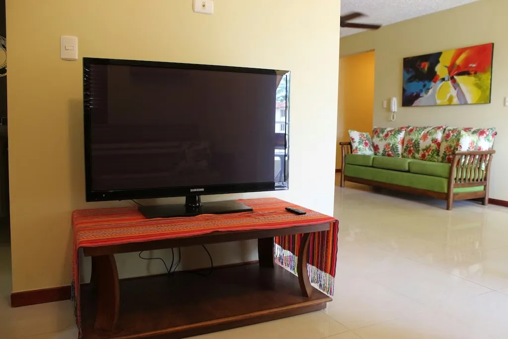 Ideal for investment or weekend getaways; close to restaurants, shops, and businesses. Balcony overlooking the pool and gardens. Features 2 bedrooms, 2 bathrooms, a living-dining area ..., photo 10
