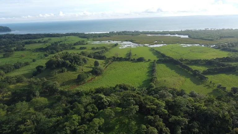 Oceanfront Home Construction Site For Sale in Playa Coyote, photo 13