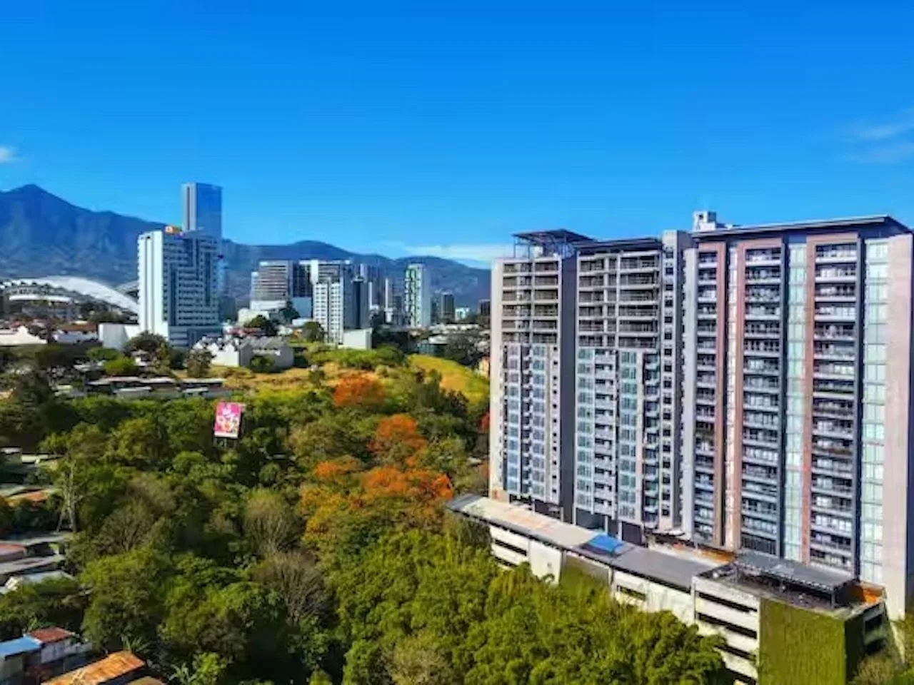 VENTA DE APARTAMENTO AMUEBLADO EN CONDOMINIO AZENZA - URUCA