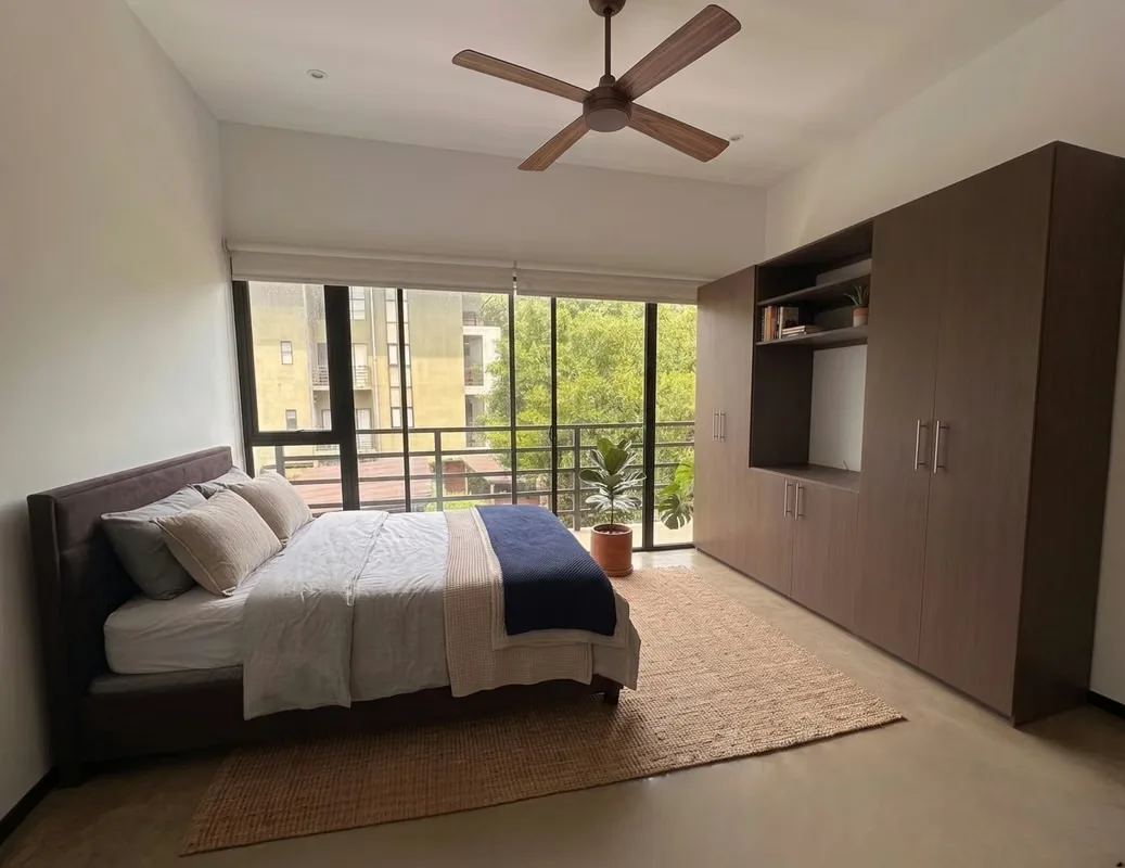 Enjoy a modern lifestyle in one of the condos with the highest growth and surplus value of Santa Ana.