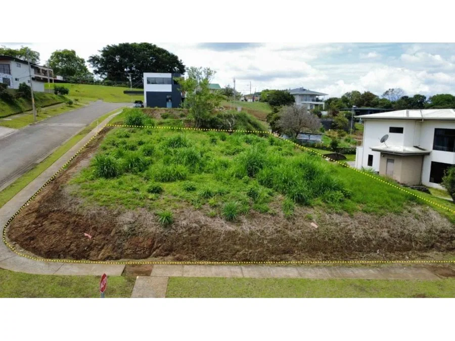 Terreno Esquinero en Venta en Condominio San Isidro de Alajuela