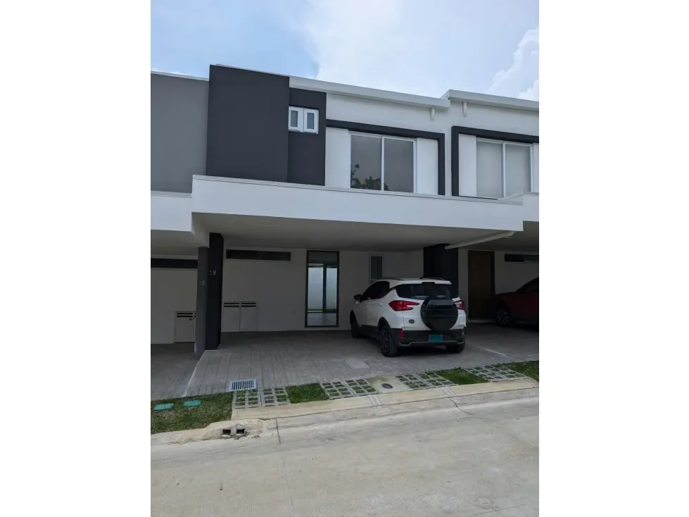 Casa Como Nueva en Condominio Bitzú en San Antonio de Escazú. Es una casa en la que puede vivir y disfrutarla inmediatamente. Cuenta con Horno y ...