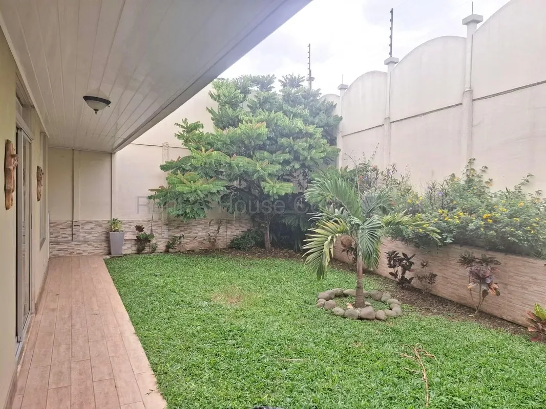 ¡Espacios amplios, privacidad y contacto con la naturaleza en un mismo lugar! Esta casa contemporánea de dos plantas, ubicada en un condominio en Sabanilla de Montes de Oca, cuenta ..., photo 2