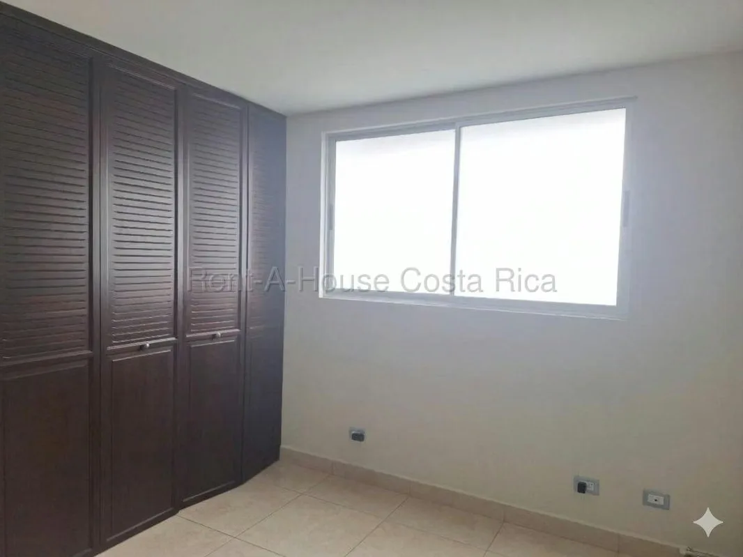 ¡Espacios amplios, privacidad y contacto con la naturaleza en un mismo lugar! Esta casa contemporánea de dos plantas, ubicada en un condominio en Sabanilla de Montes de Oca, cuenta ..., photo 12