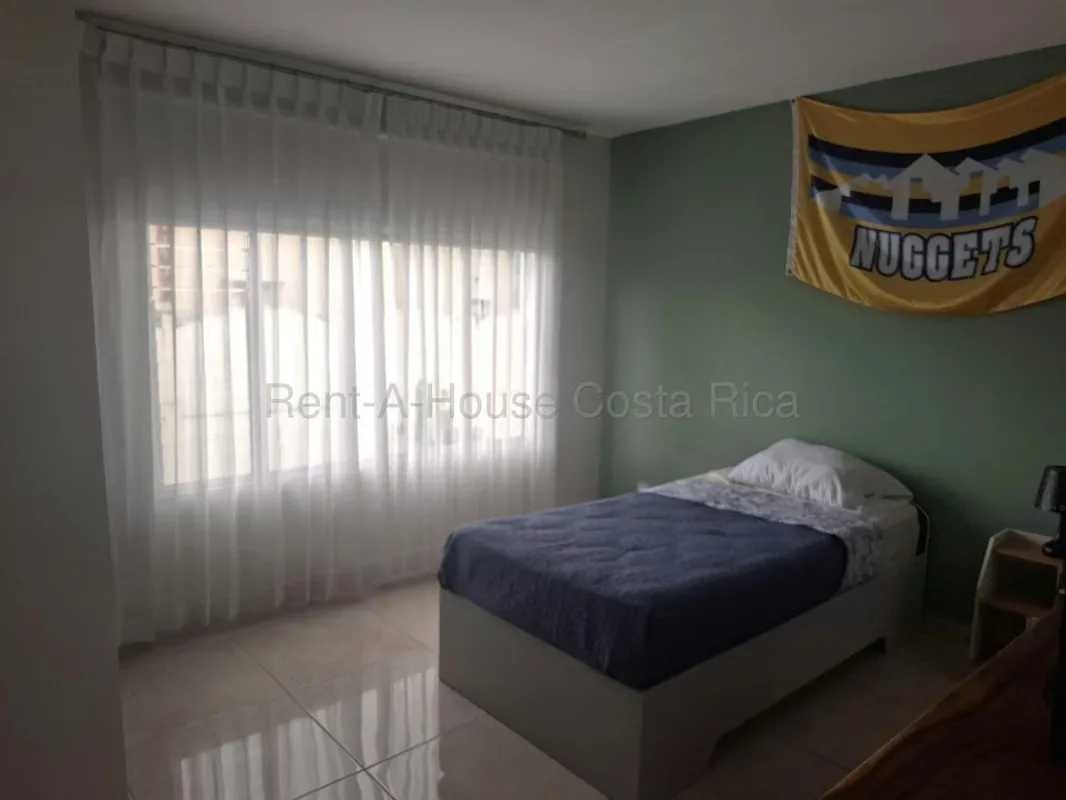 ¡Espacios amplios, privacidad y contacto con la naturaleza en un mismo lugar! Esta casa contemporánea de dos plantas, ubicada en un condominio en Sabanilla de Montes de Oca, cuenta ..., photo 5