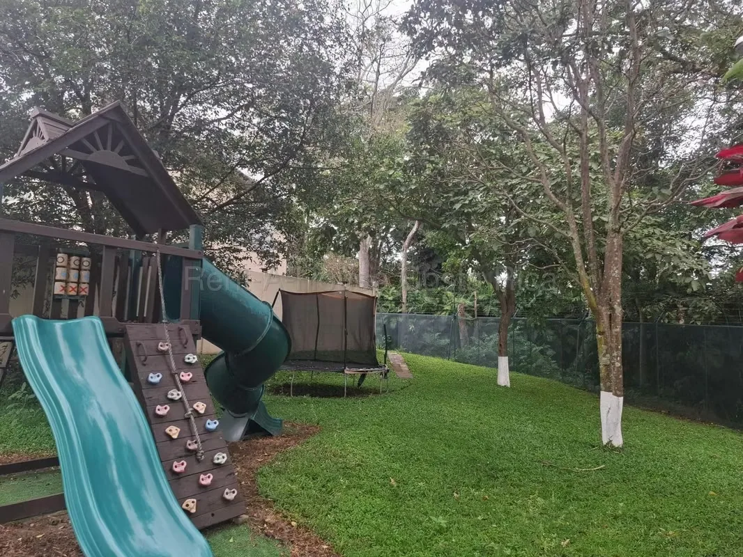 ¡Espacios amplios, privacidad y contacto con la naturaleza en un mismo lugar! Esta casa contemporánea de dos plantas, ubicada en un condominio en Sabanilla de Montes de Oca, cuenta ..., photo 6