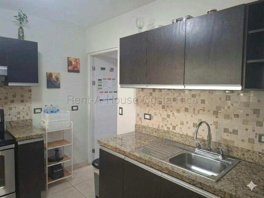 ¡Espacios amplios, privacidad y contacto con la naturaleza en un mismo lugar! Esta casa contemporánea de dos plantas, ubicada en un condominio en Sabanilla de Montes de Oca, cuenta ..., photo 8