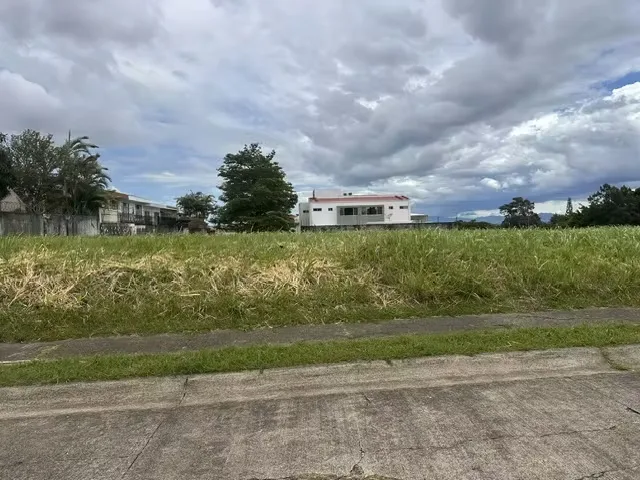 El terreno está en un residencial con accesos libres, tiene una medida de 1050 m2, es totalmente plano y con una ubicación estratégica ...