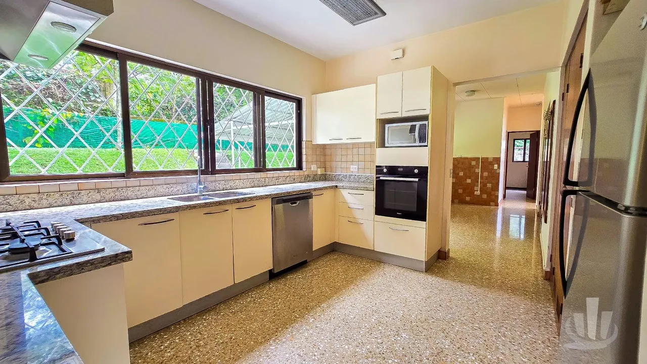 Amplia Propiedad en Alquiler en San Antonio de Escazú | Casa de Dos Niveles, Piscina y Uso Mixto, photo 3
