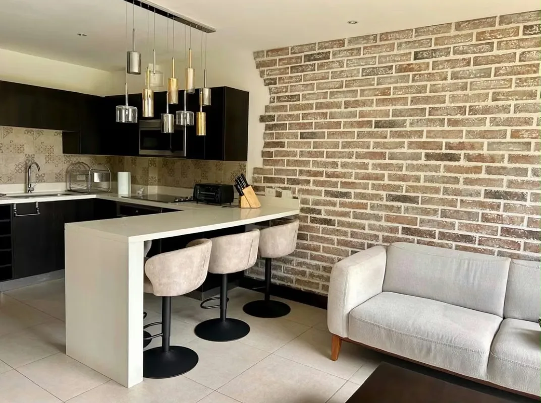 Viví Santa Ana con comodidad, privacidad y estilo en este apartamento completamente amueblado, ubicado en primer piso dentro de Condominio Montesol, Pozos.