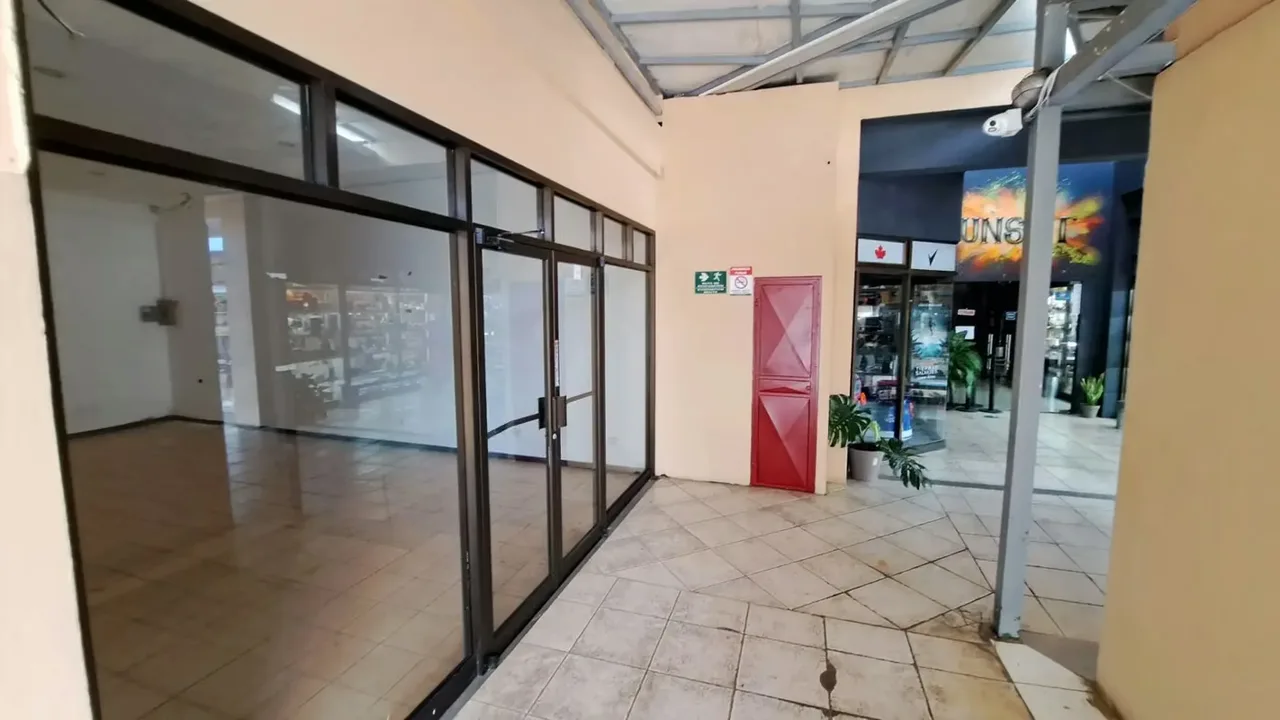 Versatile Office/Retail Space for Sale at Plaza Coral in Jacó, photo 5