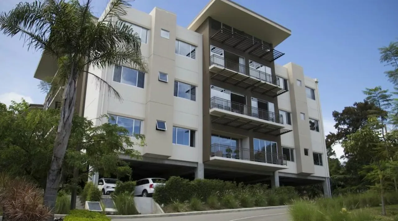 Viva Residences por PACO, amueblado, lujo-amplio 182m2, 3 hab, A/C, 2.5 baños, balcon, amenidades. 