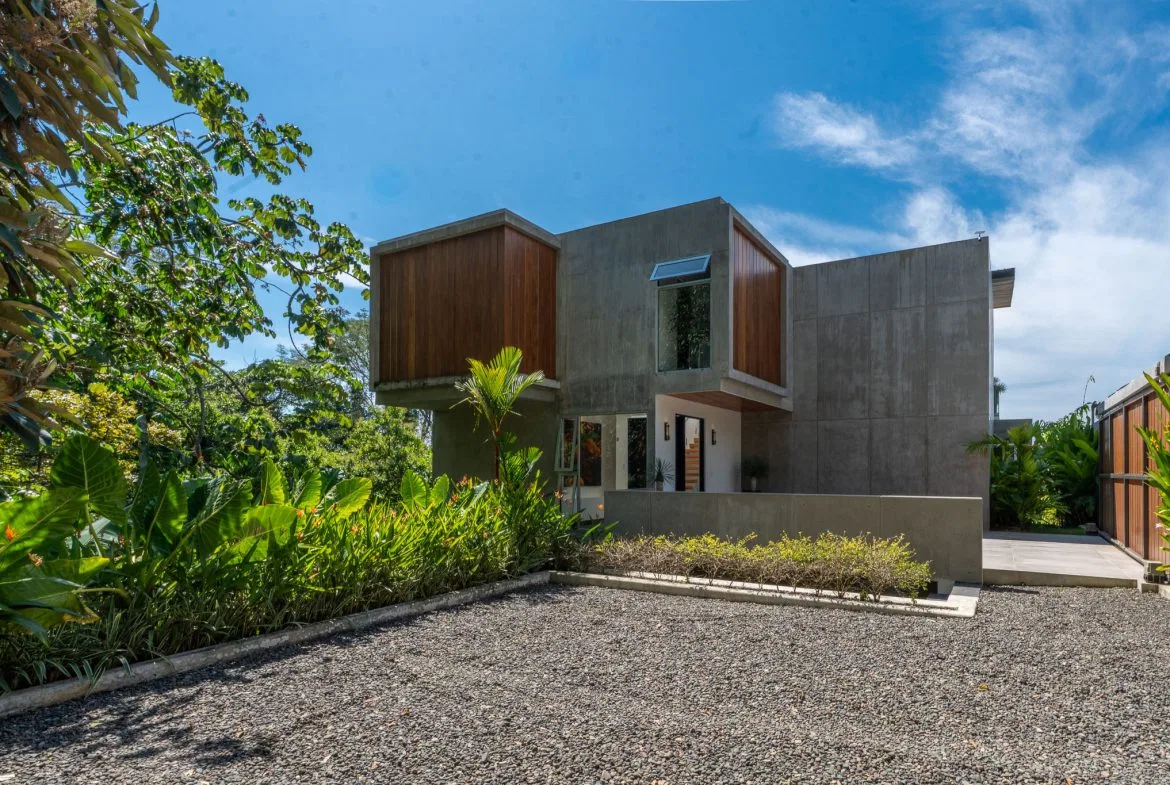LUXURY PROPERTY WITH FOUR BEDROOM, AND PANORAMIC VIEWS OF THE OCEAN, IN PLAYA HERMOSA – 0.72 ACRES, photo 4