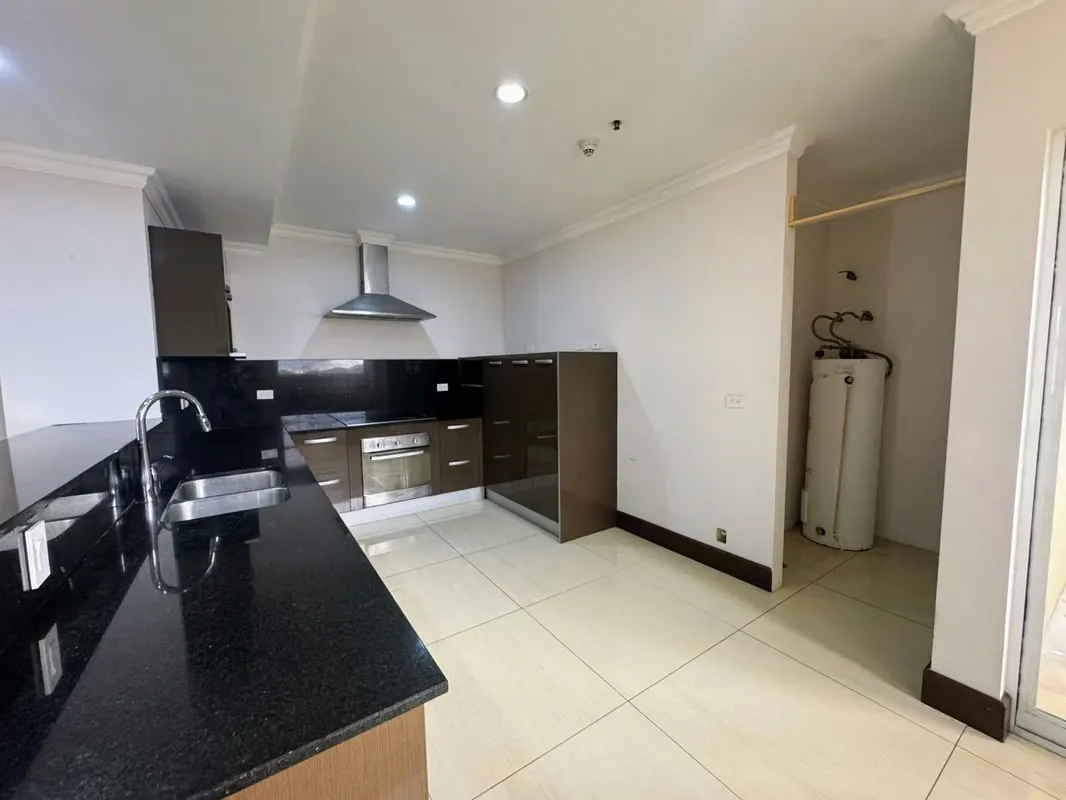 Alquiler de amplio apartamento en La Sabana, photo 4