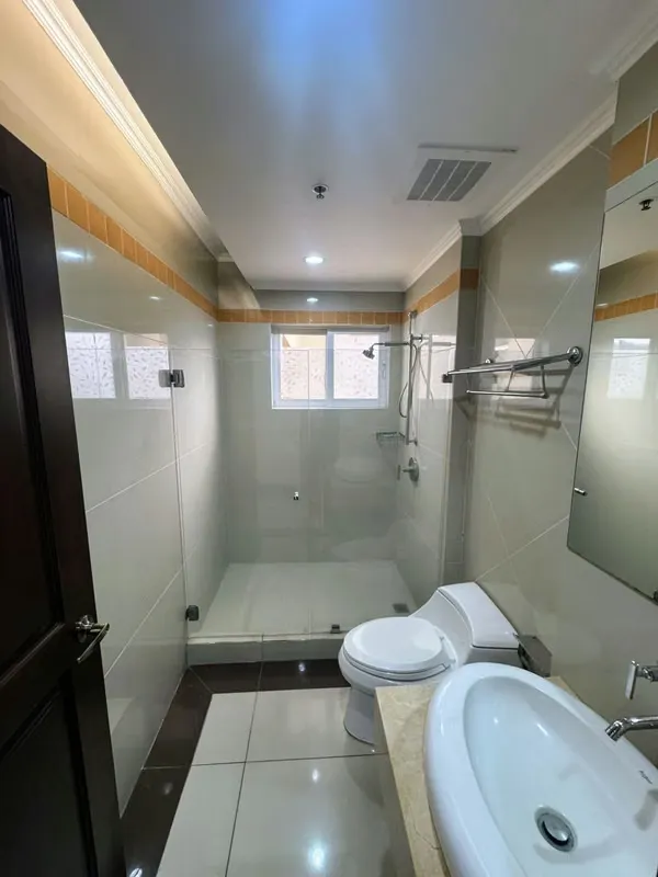 Alquiler de amplio apartamento en La Sabana, photo 8