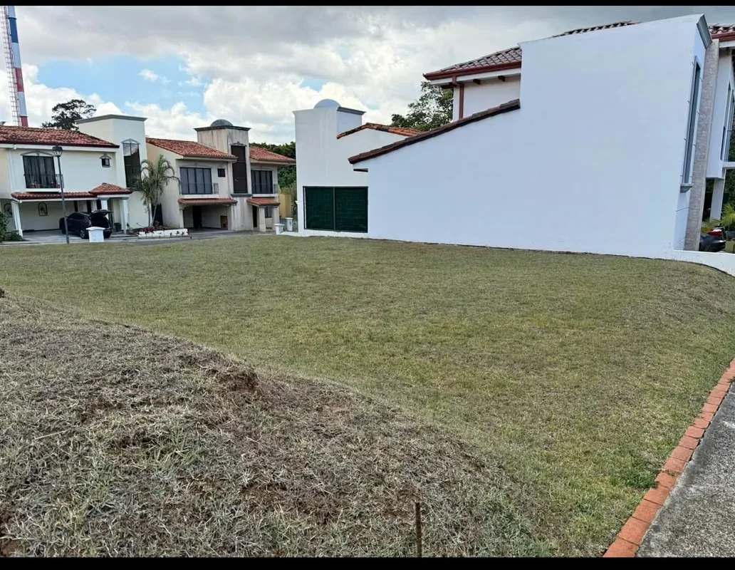 ¡LOTE EN VENTA EN SANTO DOMINGO DE HEREDIA!