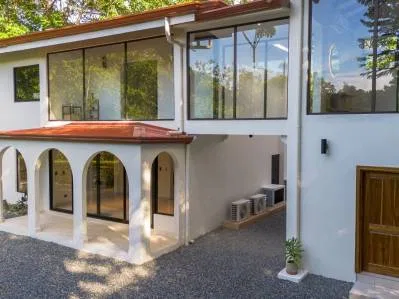 Cinco Ventanas: Refugio tropical moderno con piscina privada y selva, photo 9