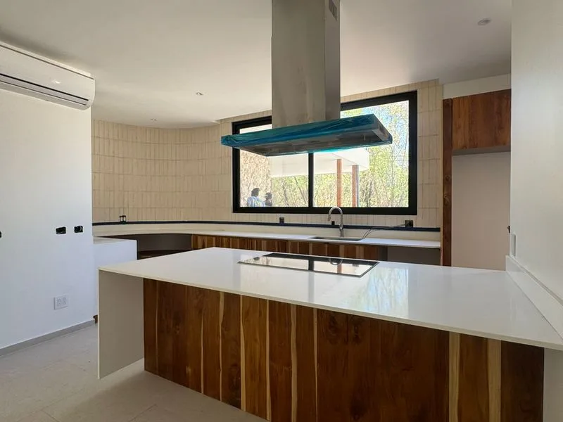 4 Bed Single Family Homes For Sale in Playa Grande, photo 4