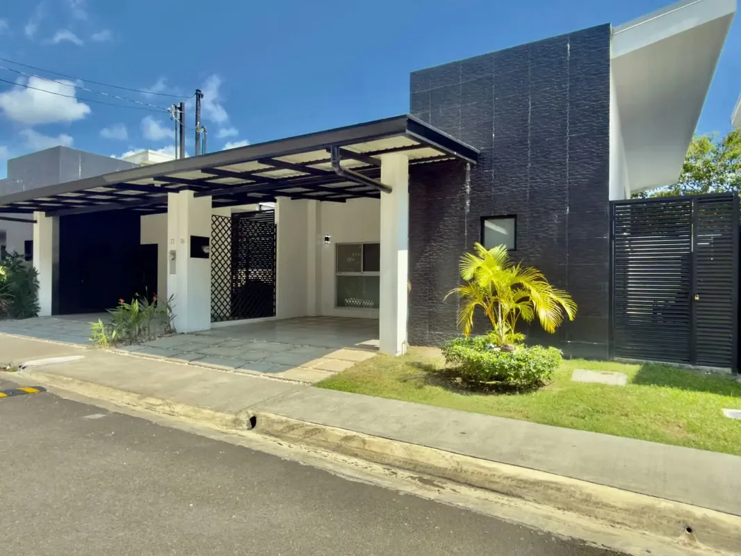 Discover the epitome of modern tropical living in this exquisite 2-bedroom, 2-bathroom home located within the secure and desirable Hacienda Verde Gated Community in Jacó, Puntarenas, ...