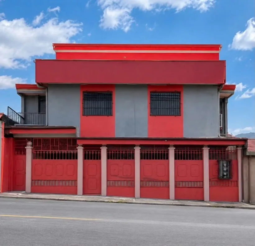 ¿Buscas el lugar perfecto para hacer crecer tu negocio? ¡Esta propiedad lo tiene absolutamente todo! Ubicada estratégicamente sobre calle principal, ...