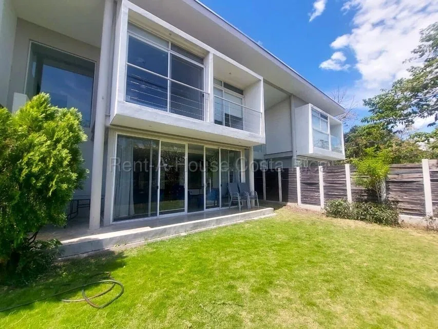 CASA EN VENTA EN SANTA ANA PIEDADES - Venta en Santa Ana