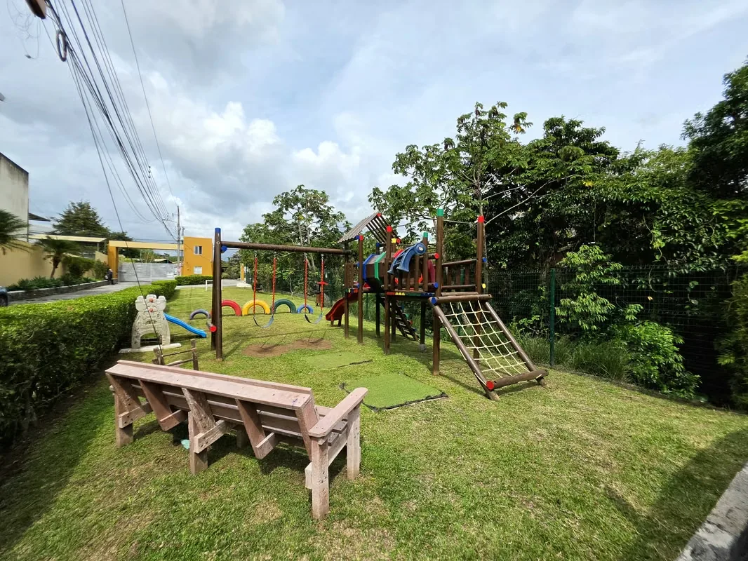 Con una ubicación estratégica dentro de un entorno silencioso esta propiedad rodeada de ..., photo 2