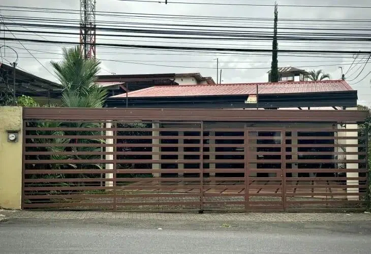 SE VENDE! Casa en Grecia Centro