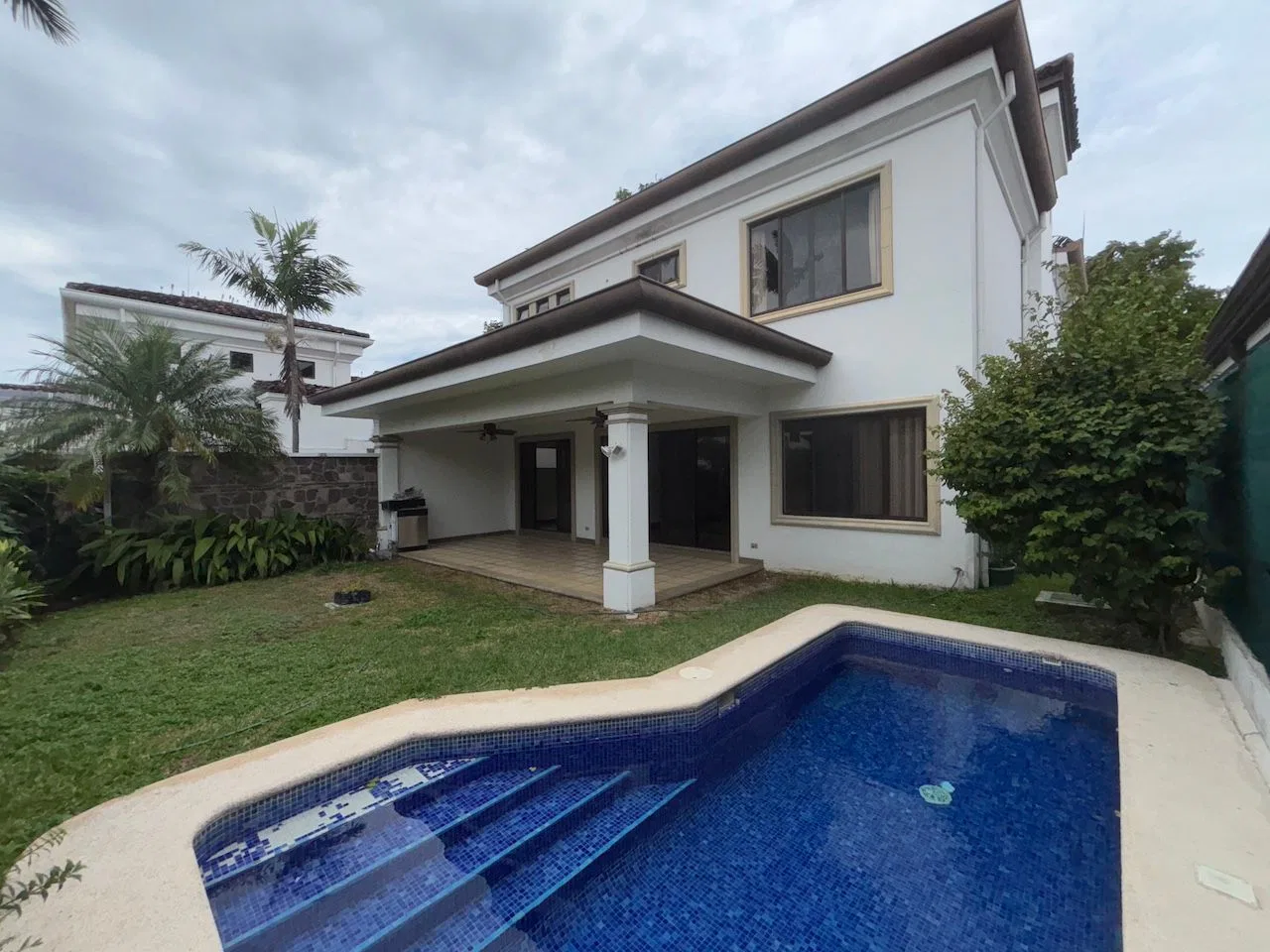 ALQUILER DE CASA CON PISCINA EN VALLE DEL SOL