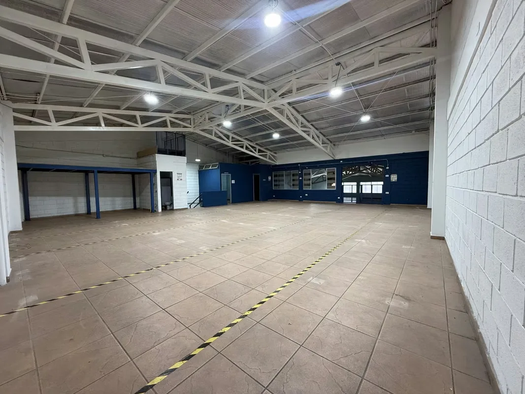 LOCAL O BODEGA EN ALQUILER – USO COMERCIAL E INDUSTRIAL