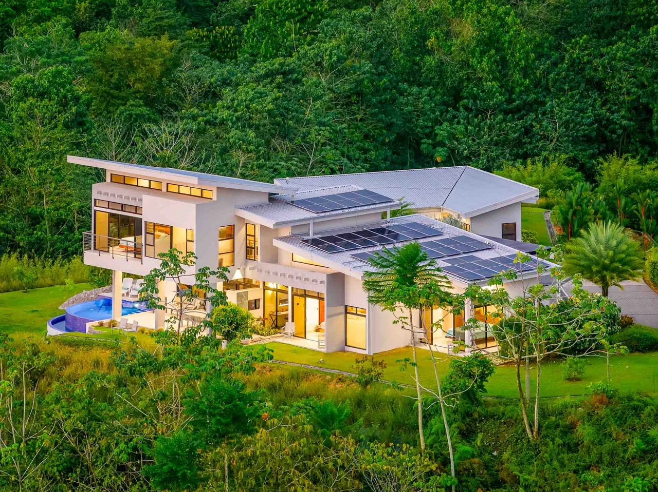 3 BEDROOM LUXURY MODERN HOME AND 2 BEDROOM GUEST HOUSE IN OJOCHAL – 2.96 ACRES