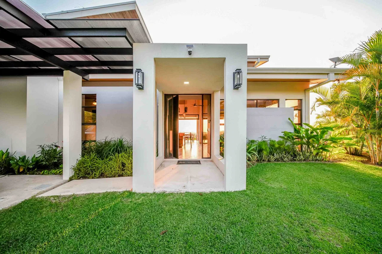 3 BEDROOM LUXURY MODERN HOME AND 2 BEDROOM GUEST HOUSE IN OJOCHAL – 2.96 ACRES, photo 9
