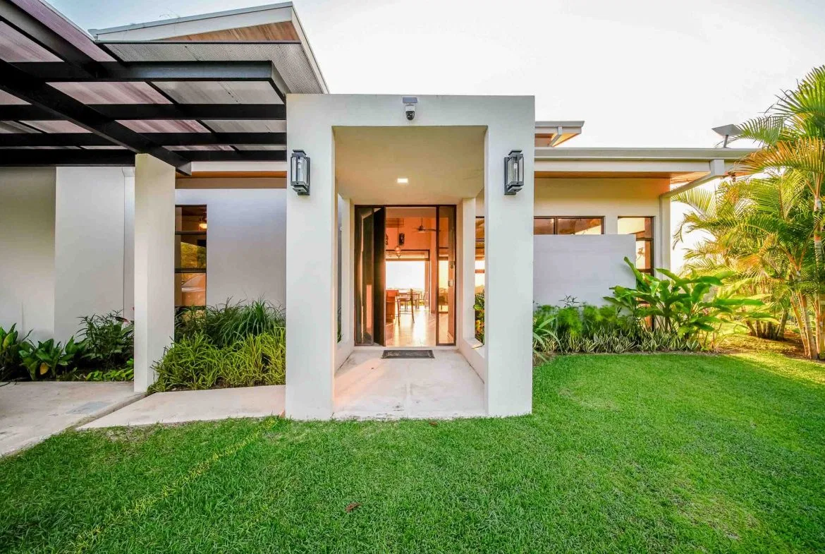 3 BEDROOM LUXURY MODERN HOME AND 2 BEDROOM GUEST HOUSE IN OJOCHAL – 2.96 ACRES, photo 10