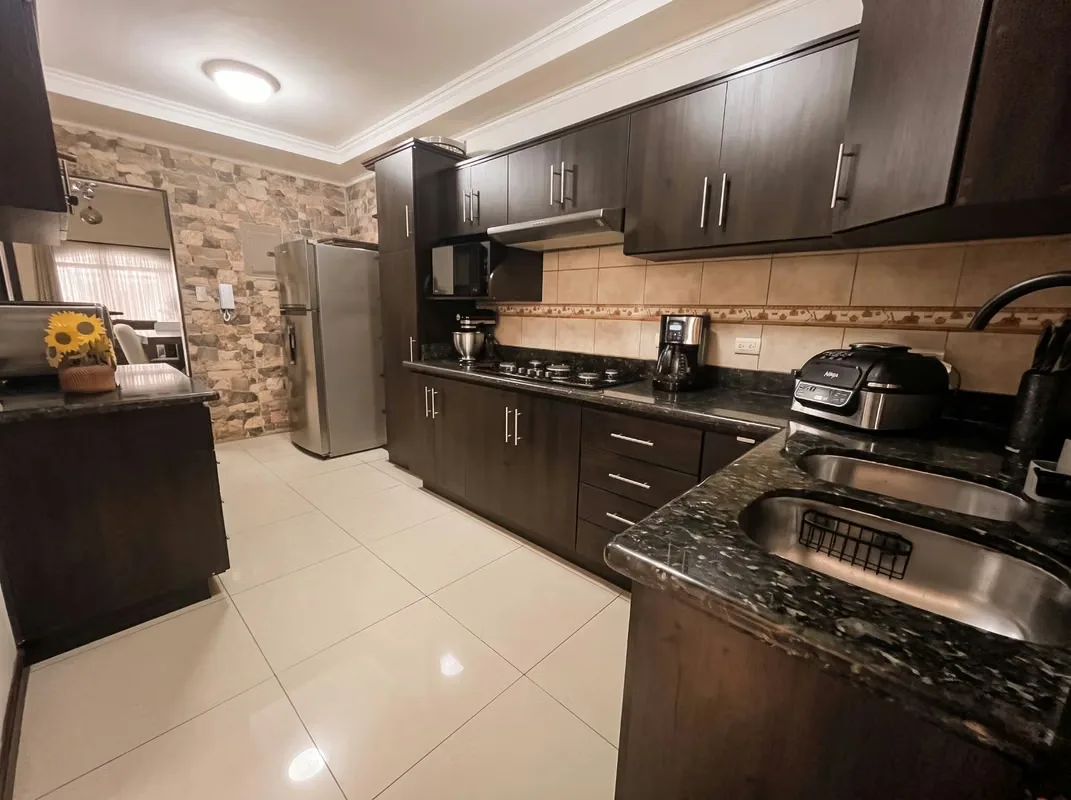 Casa de una planta ubicada cerca del Carmen de Guadalupe, Tres Ríos, San Pedro y Granadilla. En condominio tranquilo, seguro y de ...