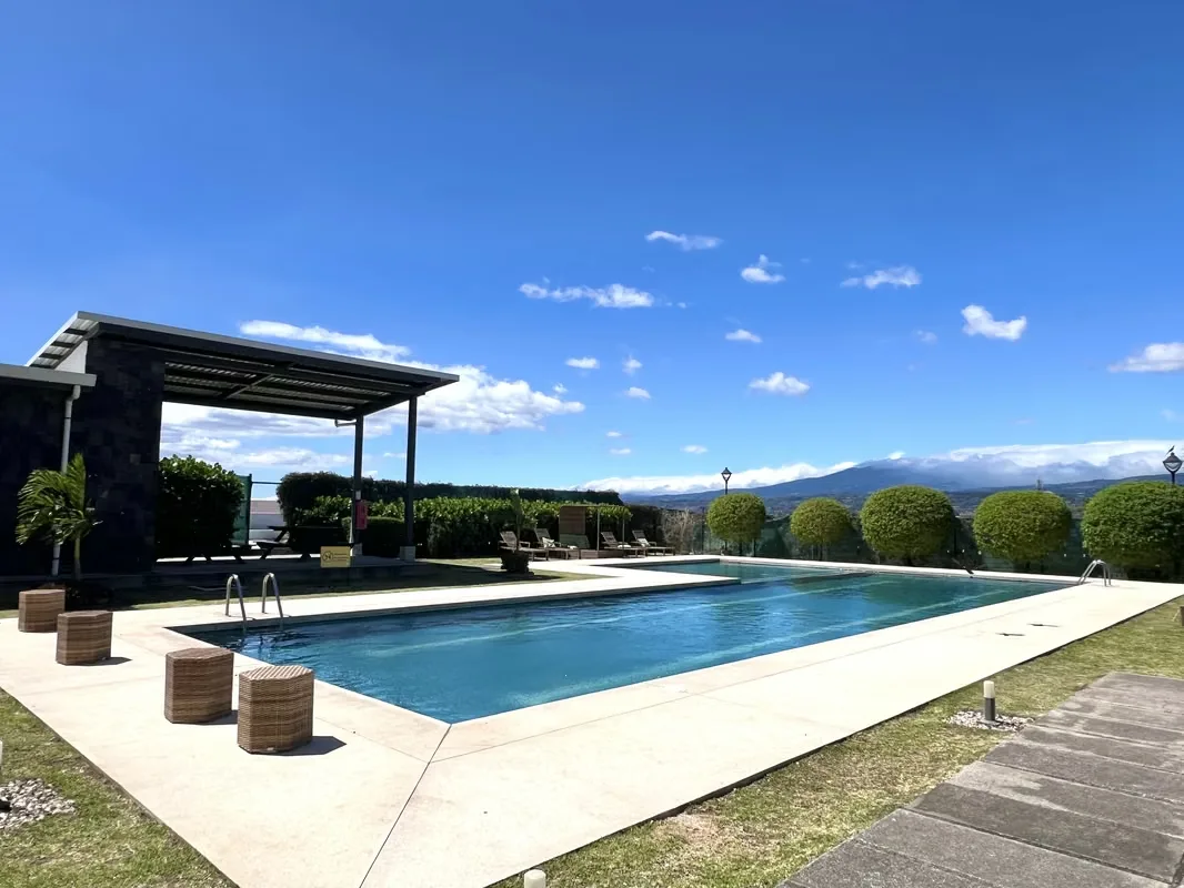 Apartment for sale on the top floor, penthouse, spacious with terrace in Santa Verde Heredia