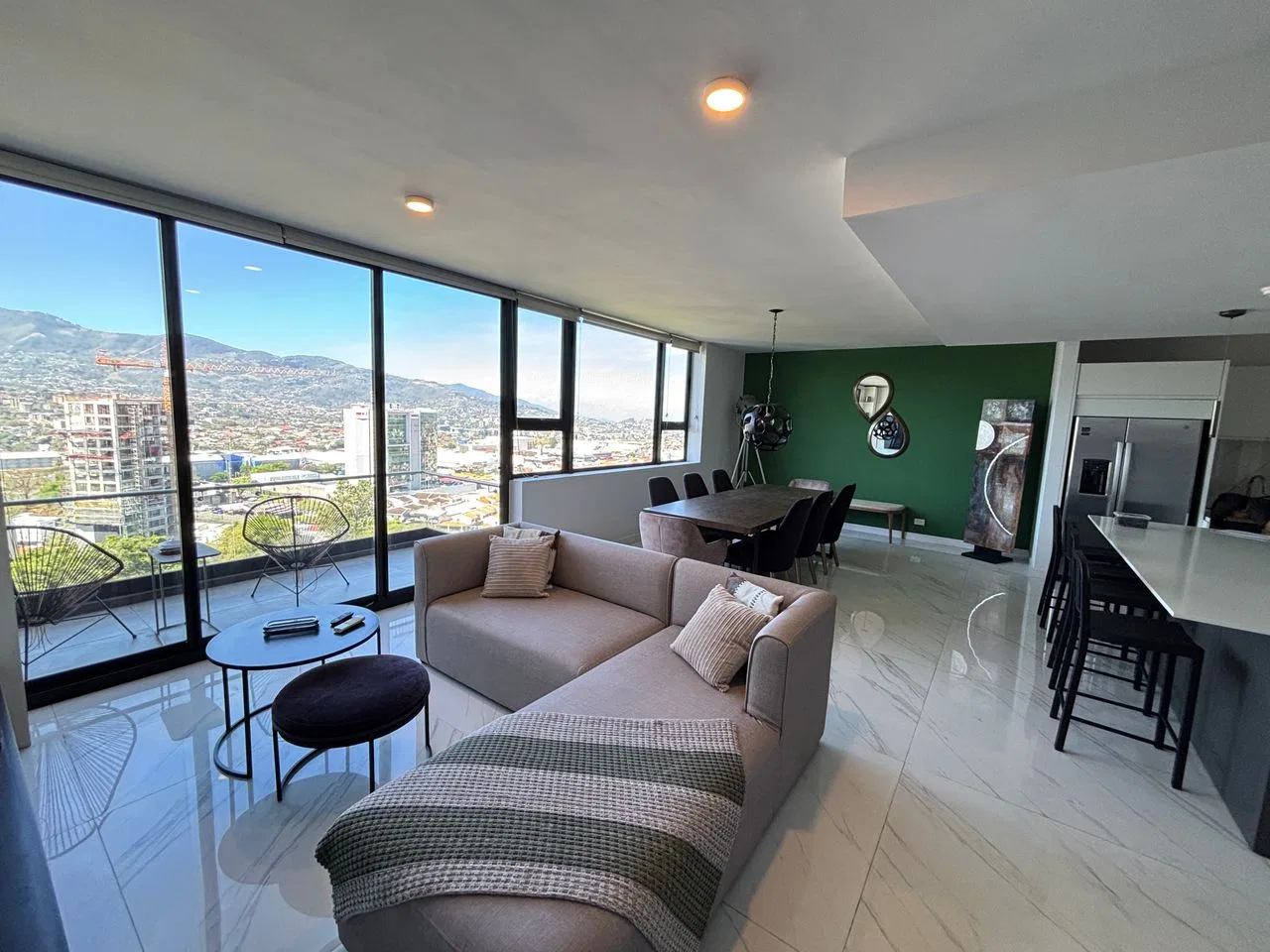VENTA DE EXCLUSIVO PENTHOUSE EN ROHRMOSER PARA INVERSION