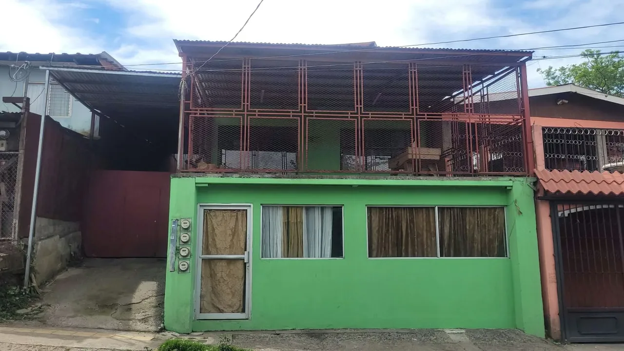 VENTA PROPIEDAD CON 4 APARTAMENTOS Y 1 LOCAL
