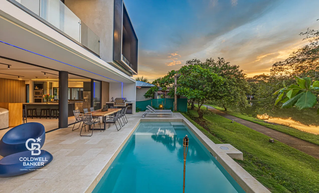 Stunning Designer Home with Lake View For Sale