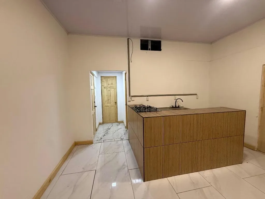 Aparta para 1 persona excelente ubicación seguridad y tranquilidad apto para tele trabajo a 100 mtrs del mall oxígeno y a 5 min de zonas francas no se permiten mascotas (perros ) ...